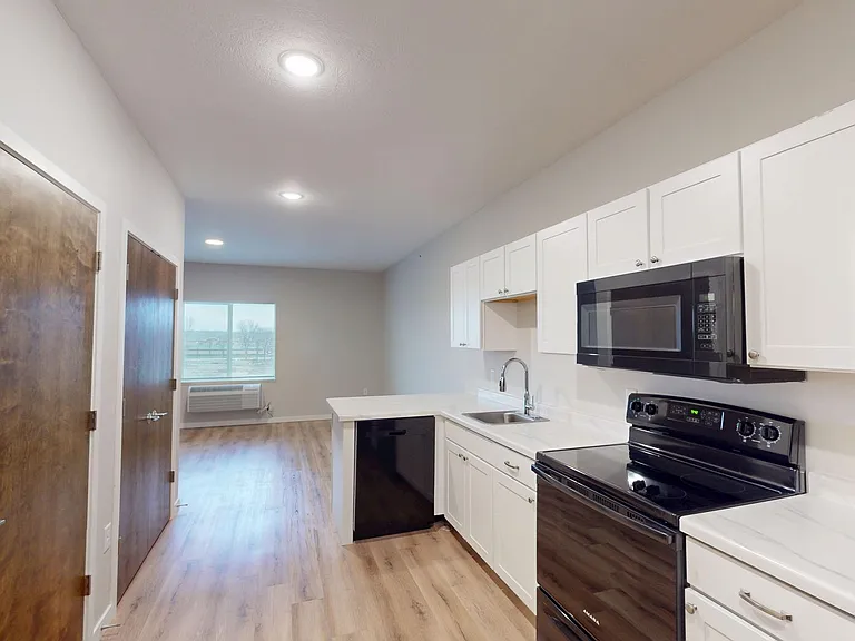 South Pointe Apartments — Photo 19