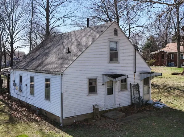 909 W Center St, Fairfield, IL 62837