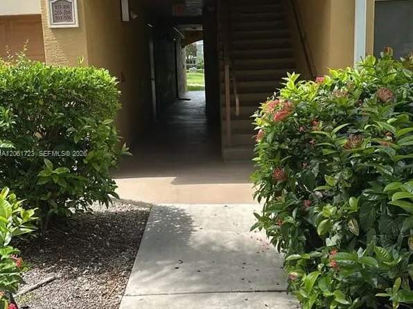 4131 San Marino Blvd APT 303, West Palm Beach, FL 33409