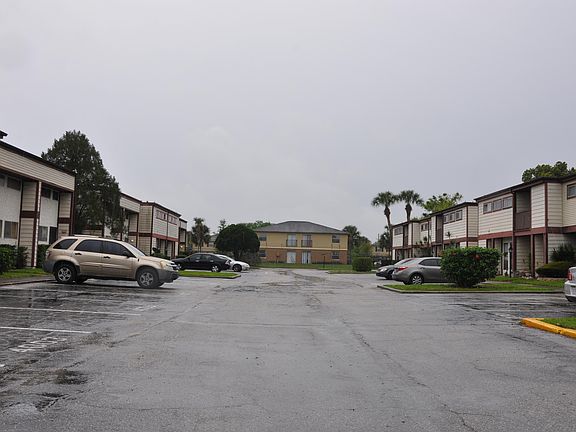 5th image of 4016 Woodfern Dr #B-8