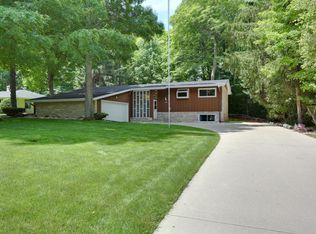 8881 S 42nd St, Franklin, WI 53132