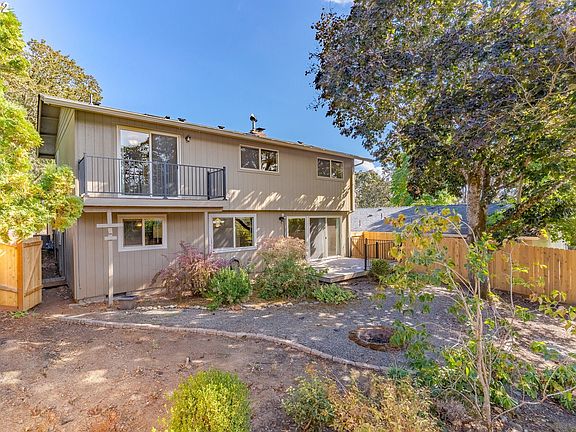 4th image of 3065 Argyle Dr S