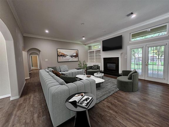 3rd image of 8 Villa Bend Drive