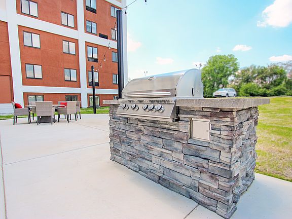 4th image of 1150 N White River Pkwy West Dr APT 902