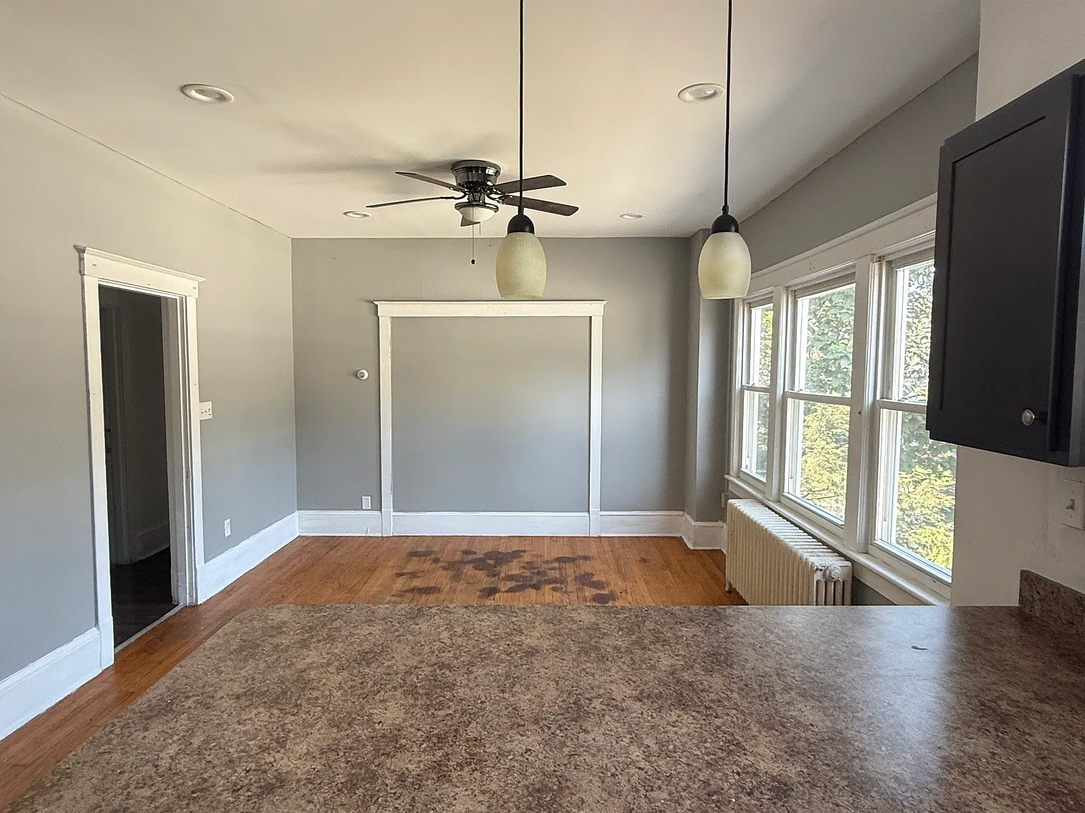 4 bed, $2,400 — Photo 3