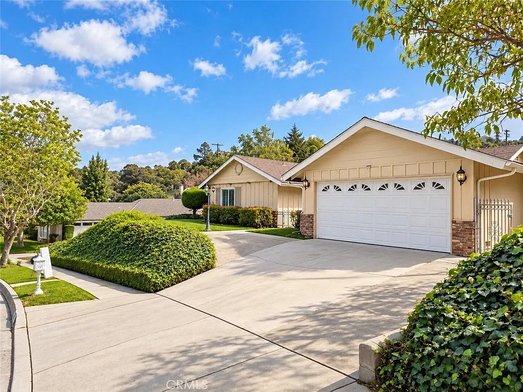 4 bed, 2050 sqft, $4,200 — Photo 1