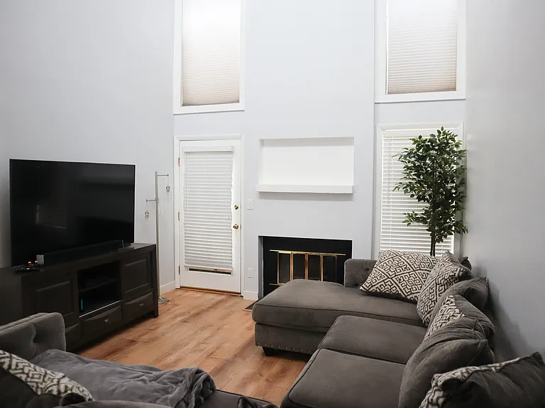 1050 S Monaco Pkwy #78 — Photo 7