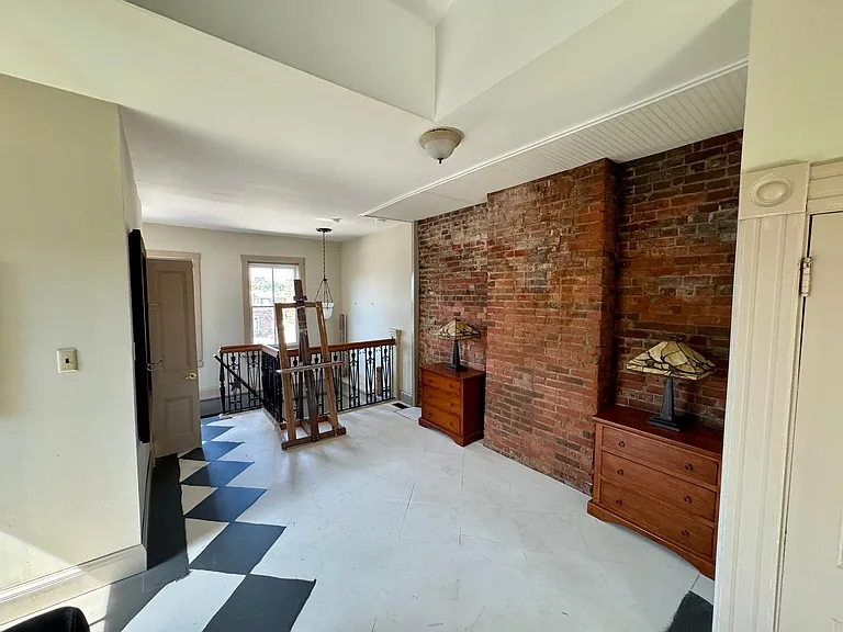 1008-1010 Allen Ave — Photo 4