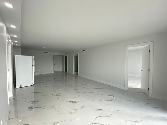 5th image of 6039 Collins Ave #10333