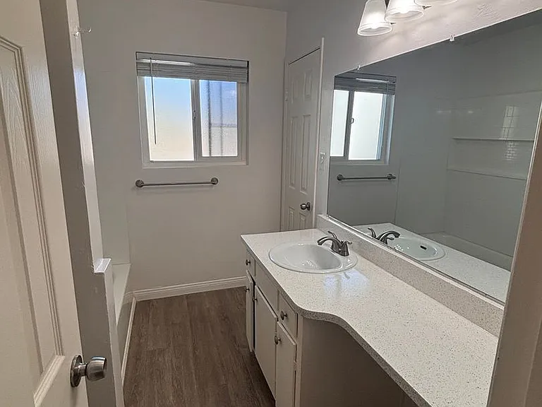 University Terrace Apartments — Photo 56