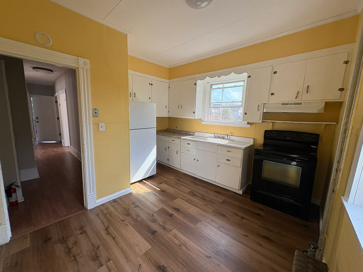 3 bed, 2200 sqft, $1,650 — Photo 2