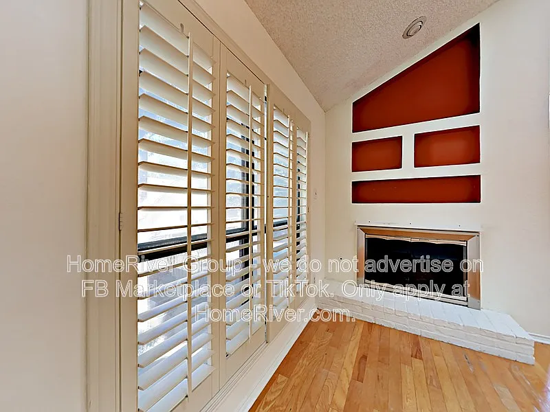 2 bed, 2.0 bath, 1023 sqft, $1,200 — Photo 2