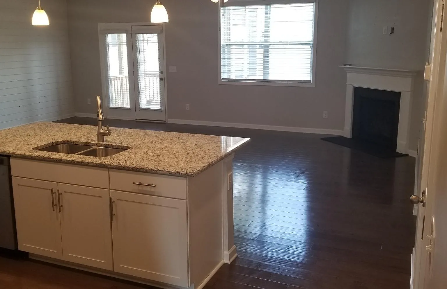 4 bed, 2.5 bath, 2269 sqft, $3,000 — Photo 4