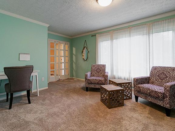 3rd image of 1016 Autumn Woods Dr