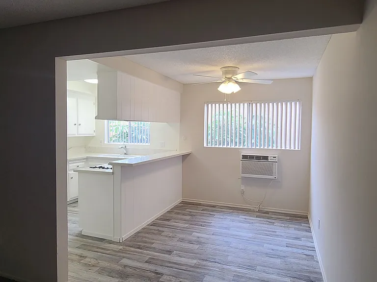 The Enrique Apartments — Photo 7