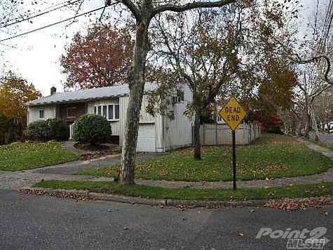 2nd image of 2 Lamplight Ln