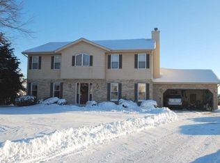 811 Iroquois Cir, Baraboo, WI 53913