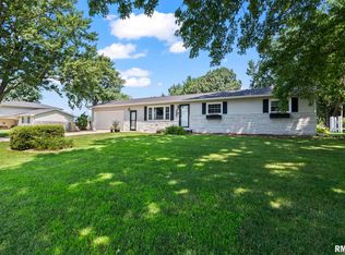 2630 14th St, Lincoln, IL 62656