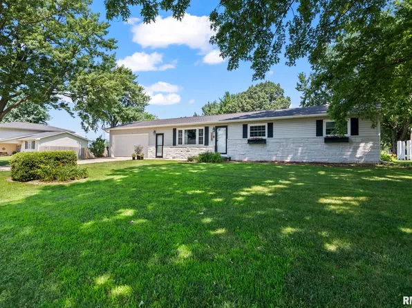 2630 14th St, Lincoln, IL 62656