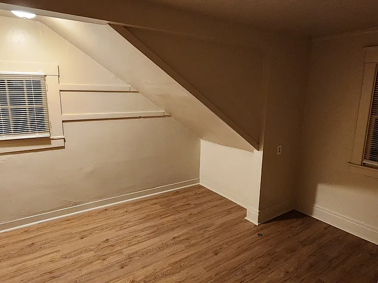 204 Winspear Ave #2 — Photo 15