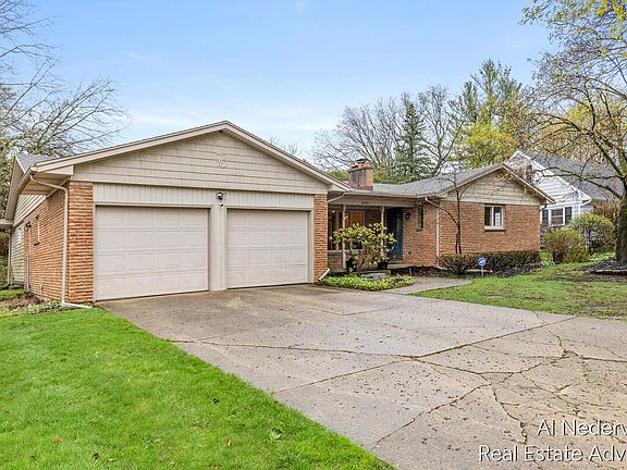 2nd image of 2404 Cambridge Dr SE