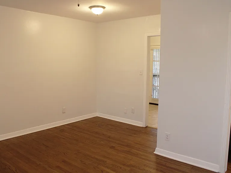 2825 W Woodlawn Ave — Photo 8