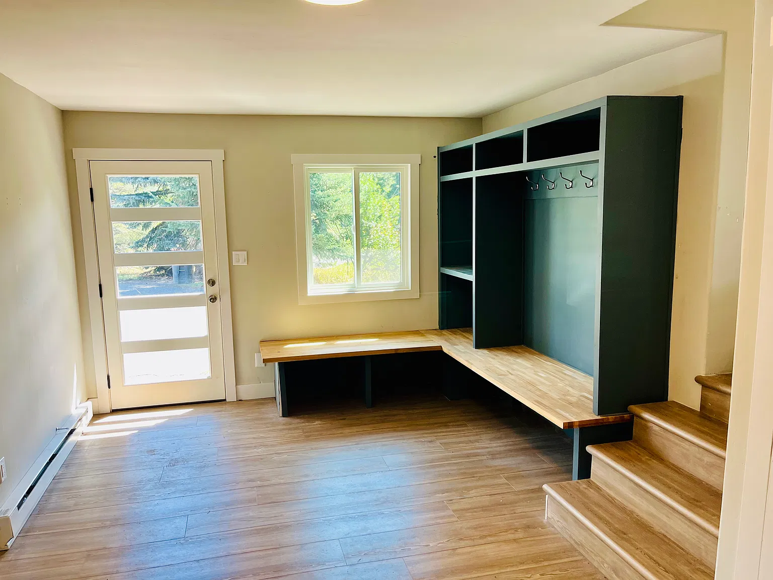2035 Montview Ln — Photo 2