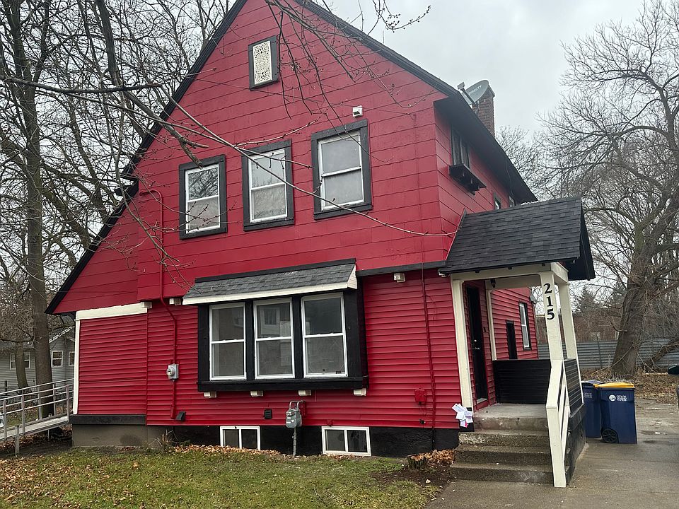 1st image of 215 Montgomery St SE