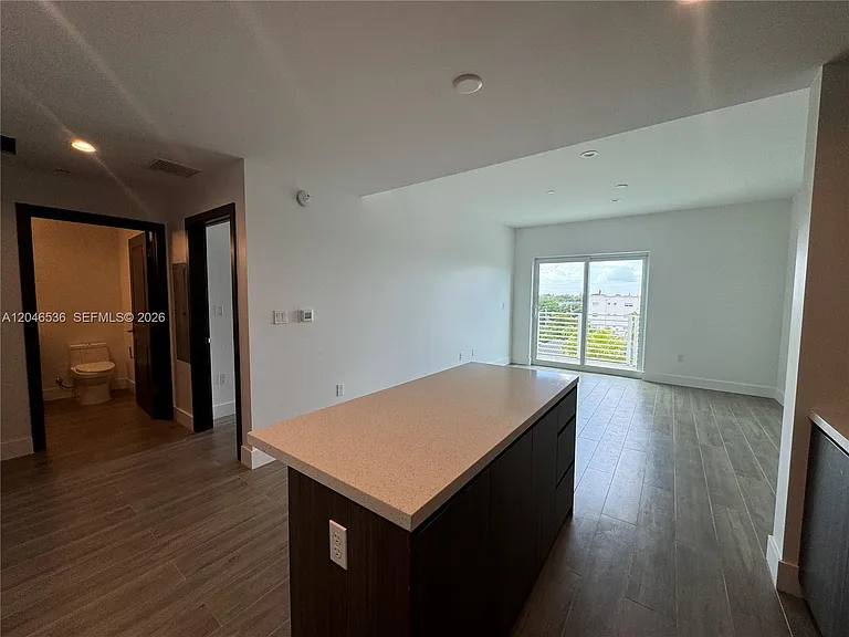 1938 Jackson St #503 — Photo 6