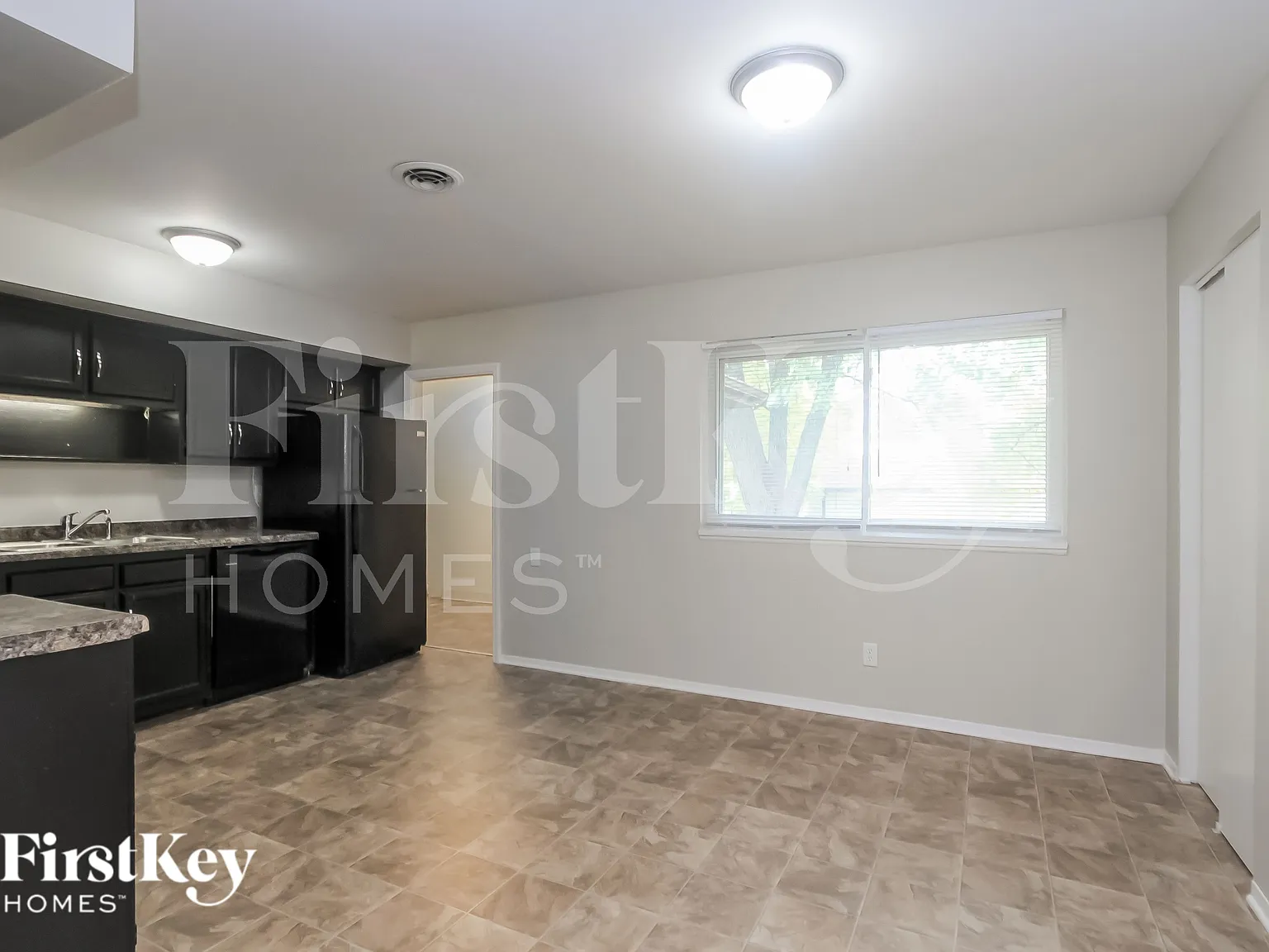 3 bed, 2.0 bath, 1419 sqft, $1,780 — Photo 4