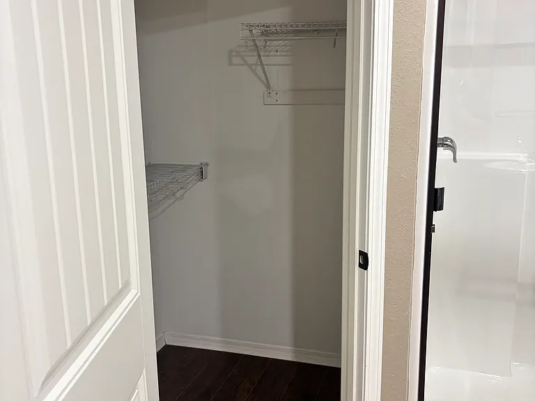 1521 Brewster Ln — Photo 10