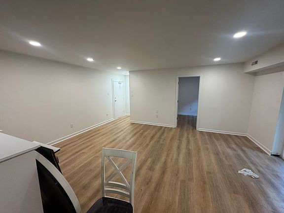 5th image of 555 Burgoyne Rd Unit 1