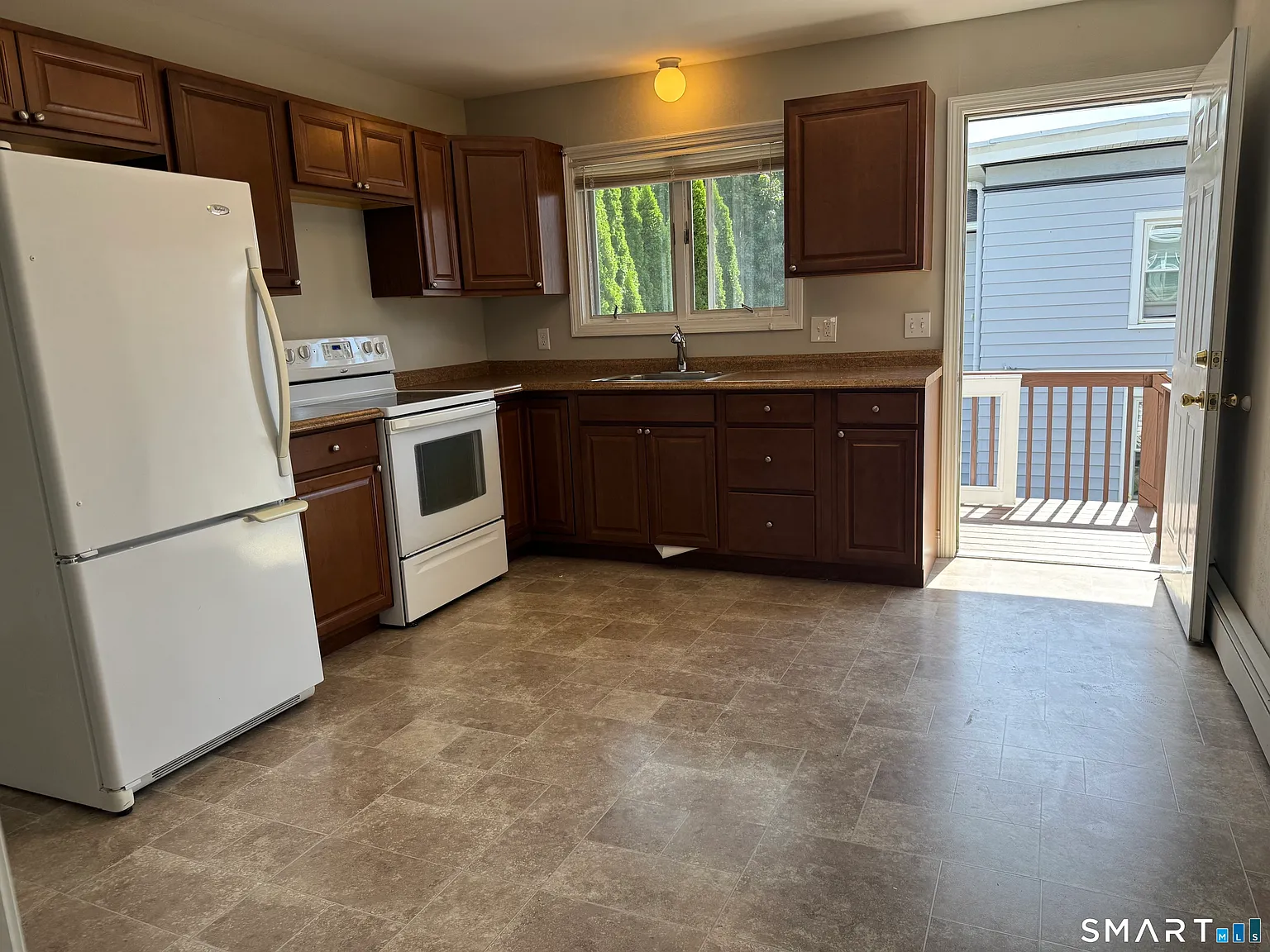 2 bed, 1.0 bath, 999 sqft, $1,800 — Photo 3