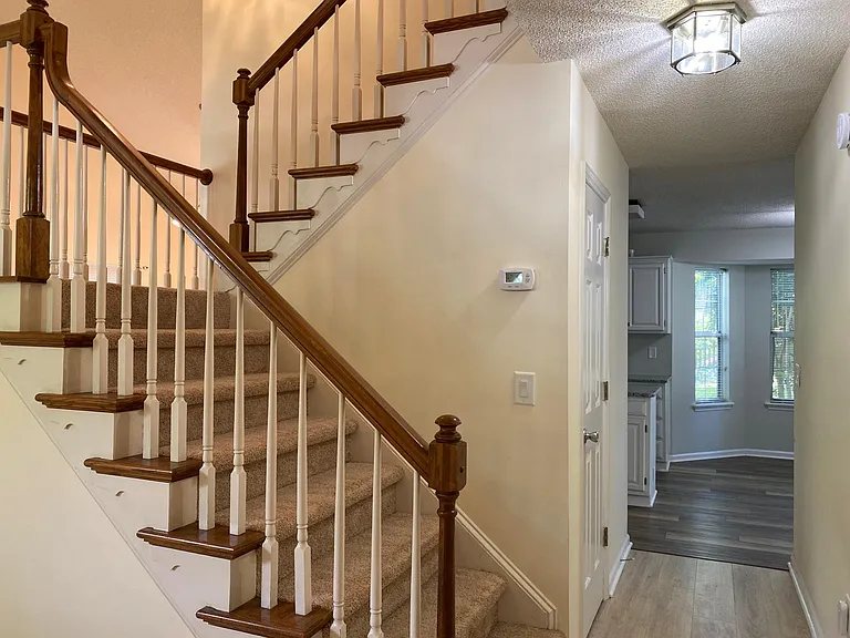 1287 Horseshoe Bnd — Photo 3