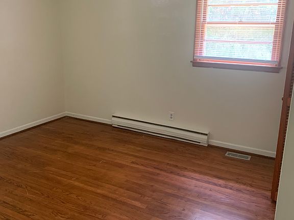 5th image of 216 Knox Dr