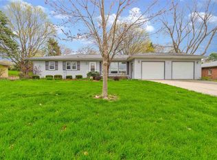 834 3rd Pl, Kalona, IA 52247