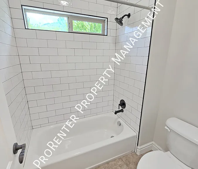 843 Eaglepointe Dr — Photo 32