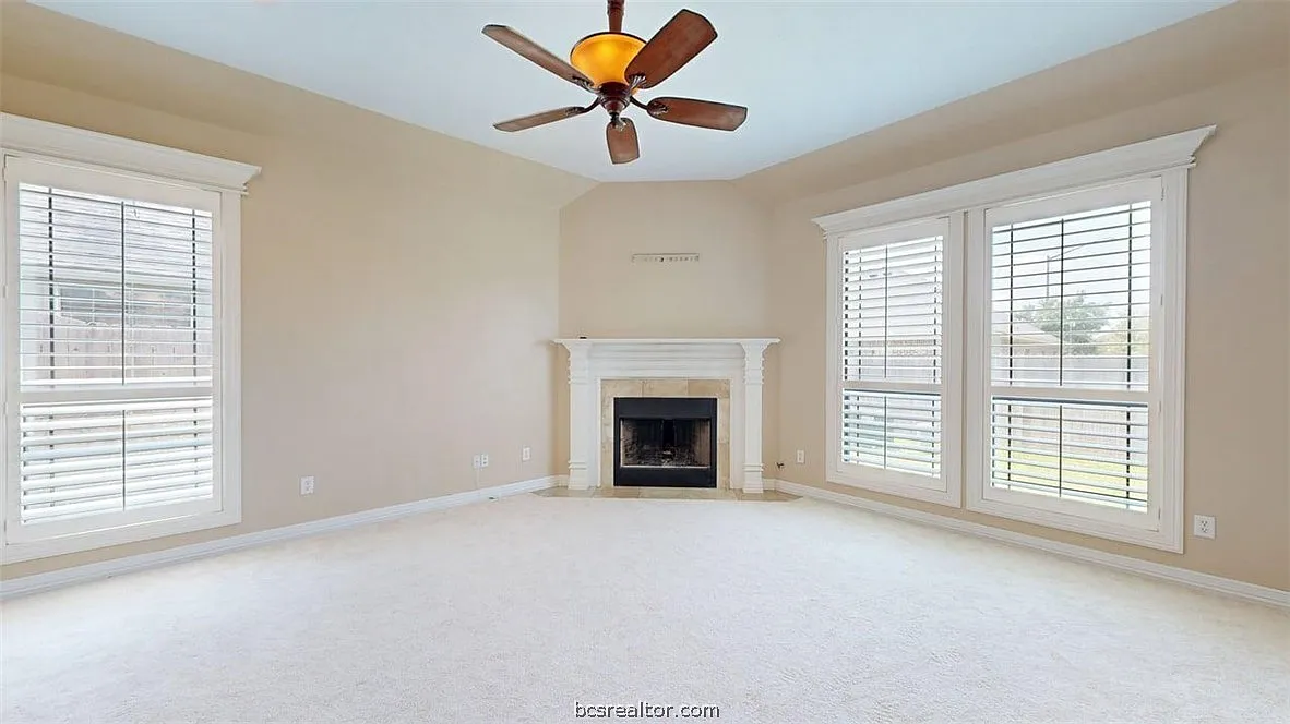 3 bed, 2.0 bath, 1735 sqft, $2,200 — Photo 3