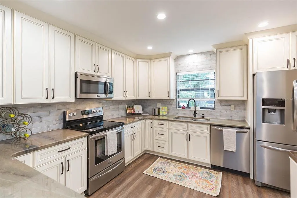 2 bed, 2.5 bath, 1496 sqft, $5,995 — Photo 3