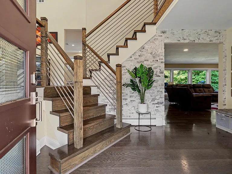 116 Beechwood Ln — Photo 2