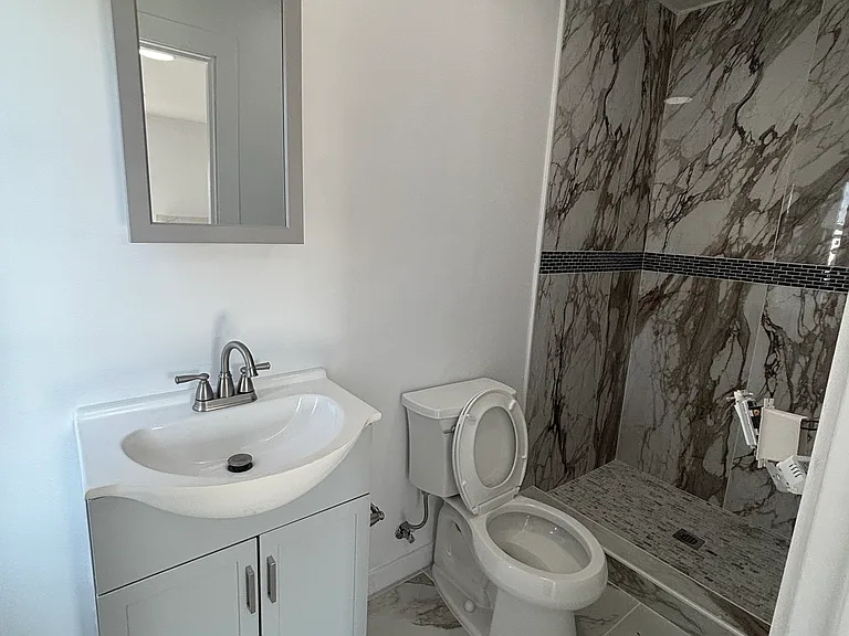 1956 1/2 Park Grove Ave #1 — Photo 7
