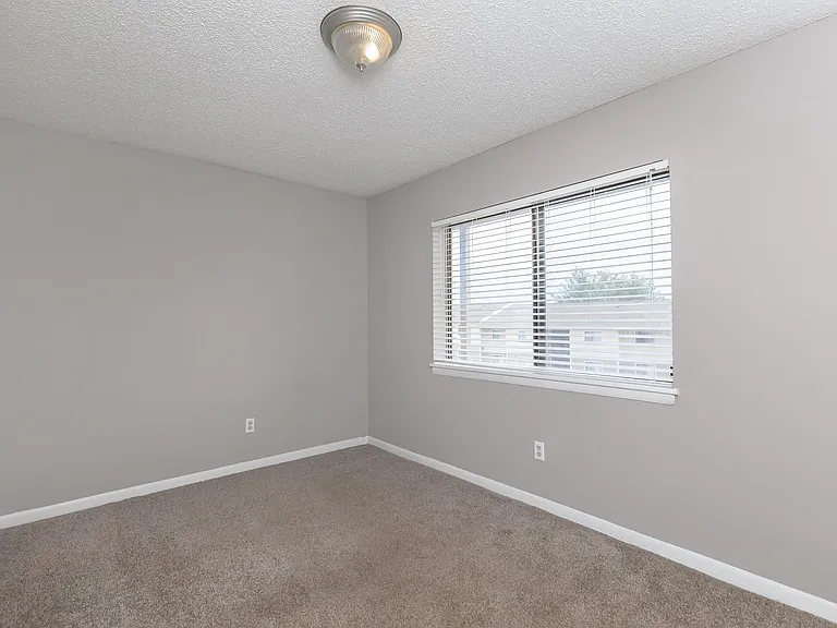 Hickory View Apartments — Photo 12