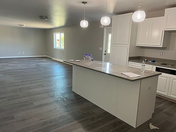 3rd image of 713 Mentzer Ave