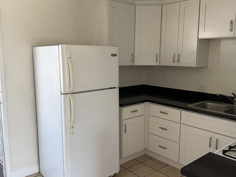 4832 W 116th St #D — Photo 3