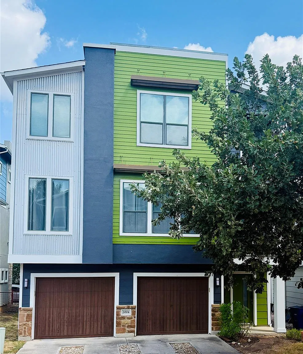 2 bed, 2.5 bath, 1408 sqft, $2,300 — Photo 1