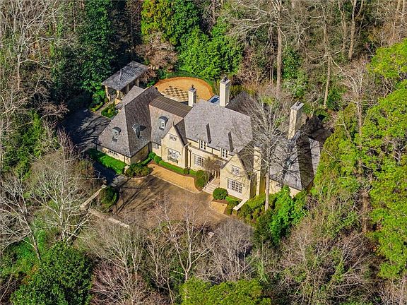 2nd image of 575 Broadland Rd NW