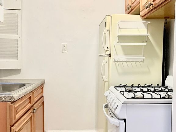 4th image of 121 E 90th St APT 4A