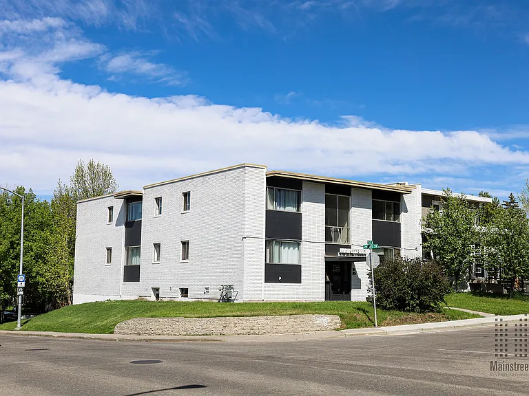 2619 17a St SW — Photo 8
