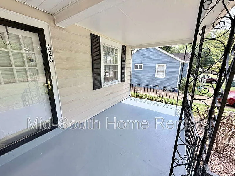 3 bed, 2.0 bath, 1435 sqft, $1,550 — Photo 3