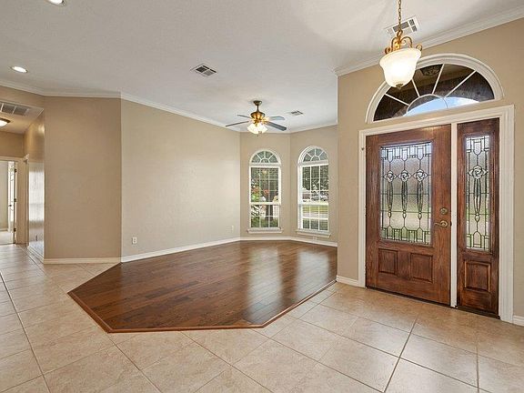 4th image of 100 Davis Ct